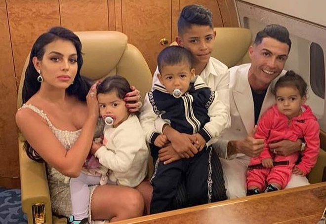 Bật mí thành viên trong gia đình của Ronaldo 1 Giới thiệu về cầu thủ Cristiano Ronaldo