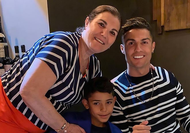 Bật mí thành viên trong gia đình của Ronaldo 3 Mẹ của Ronaldo