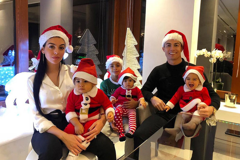 Tiết lộ đời tư xoay quanh gia đình Ronaldo 2 Tiết lộ đời tư xoay quanh gia đình Ronaldo 1