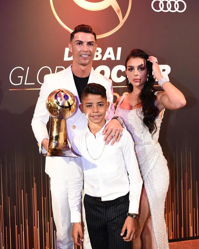 Tiết lộ đời tư xoay quanh gia đình Ronaldo 3 Con cả của Ronaldo