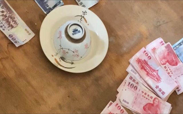 Xóc đĩa dân gian - Cách chơi thú vị mà bạn không nên bỏ lỡ 4 Xóc đĩa có rất nhiều hình thức chơi khác nhau