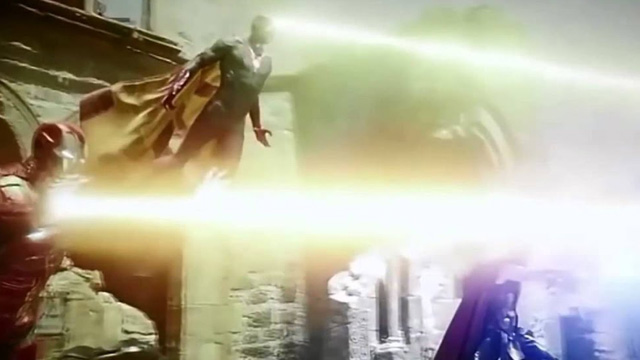 Tiểu sử nhân vật Vision Marvel - Nguồn gốc và sức mạnh 2 Vision có thể bắn 1 tia năng lượng dựa vào viên đá trí tuệ